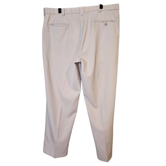 Dockers Golf mens pants, cream flat front.  Size 40 X 30.  # 827. - Picture 3 of 6
